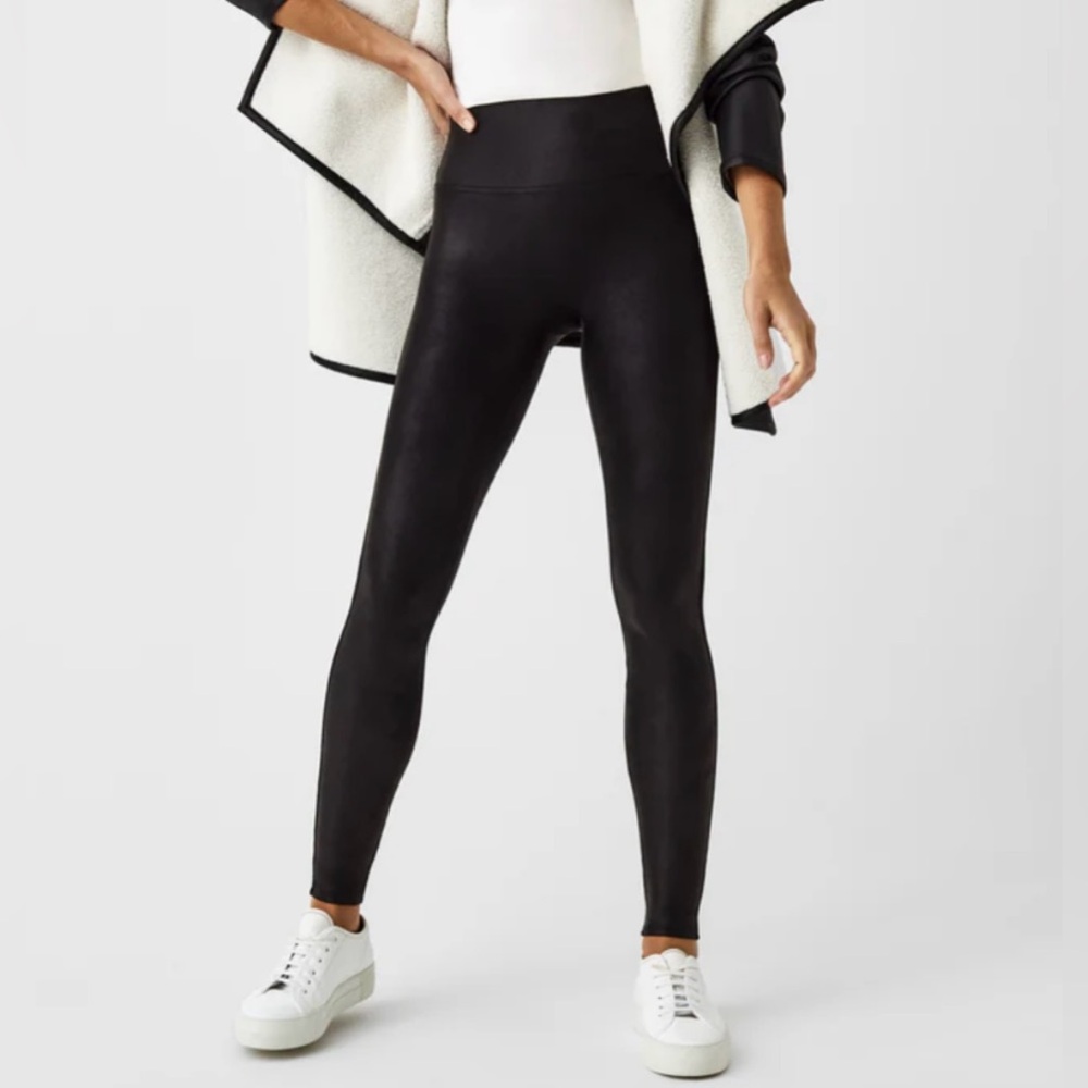 SPANXshape™ Faux Leather
Leggings